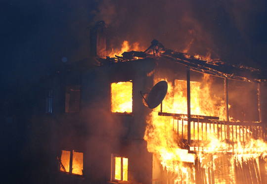 Neftçalada 5 otaqlı ev yandı 